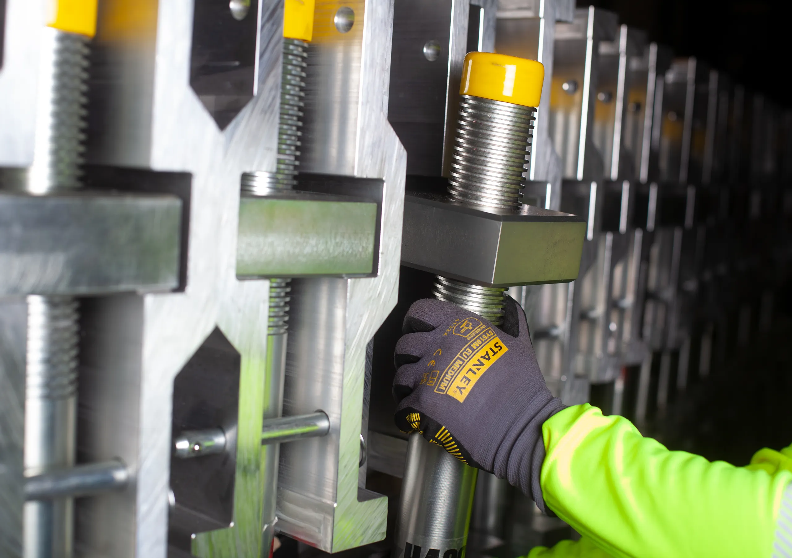 Pressure Bolts | STARK Vulcanising Products